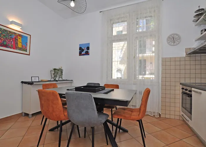 Apartment Moel Split